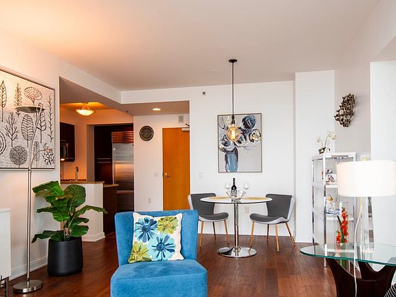 5th image of 425 1st St Unit 2708
