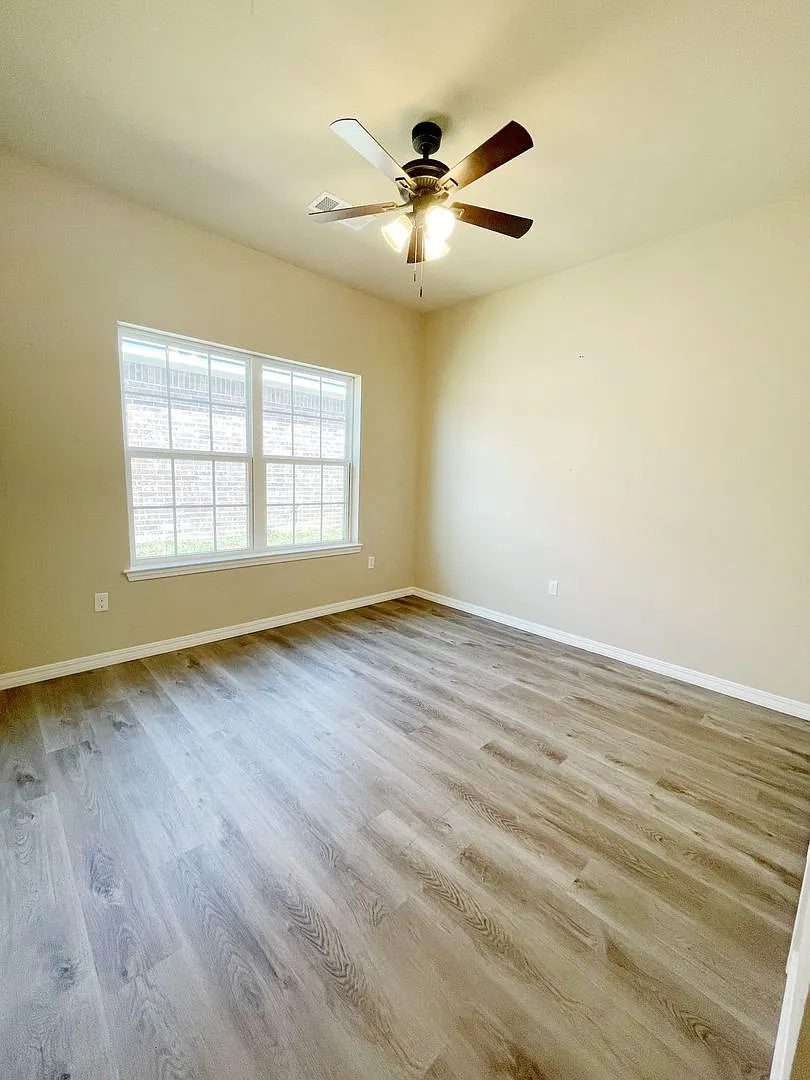 Beautiful 4/2.5 home in convenient location — Photo 4