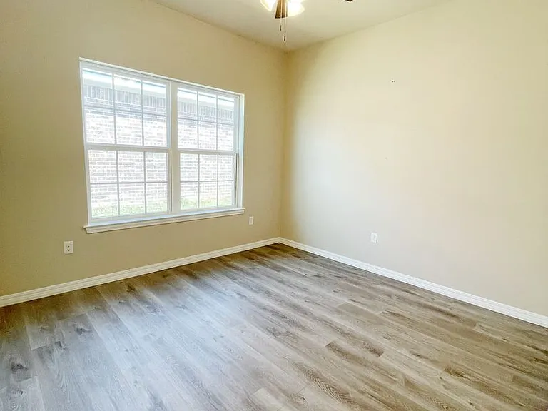 333 Venus Rd — Photo 4
