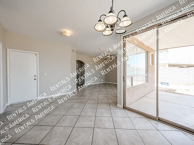 3825 S 60th Dr — Photo 10