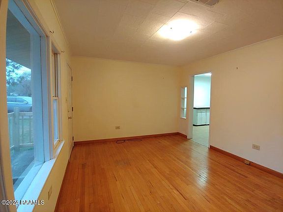 3rd image of 922 E Nezpique St