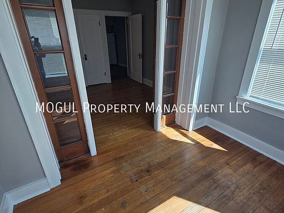 5th image of 4954 Winona Ave APT 1W