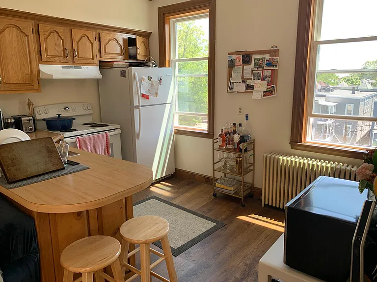 835 E 4th St #3 — Photo 6