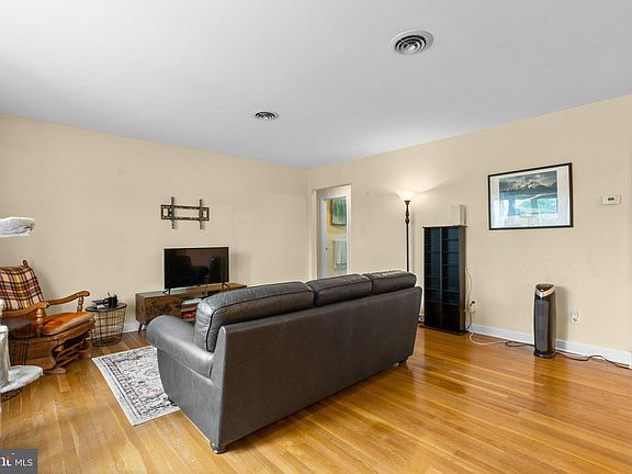 5th image of 50 Glendale Ave