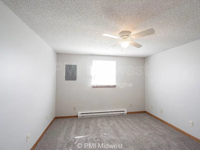 1708 S Market St — Photo 10