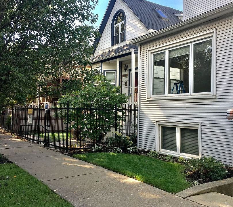 1st image of 3022 N Oakley Ave APT 1