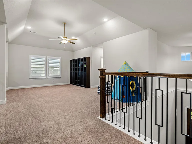 217 Longwood Dr — Photo 33
