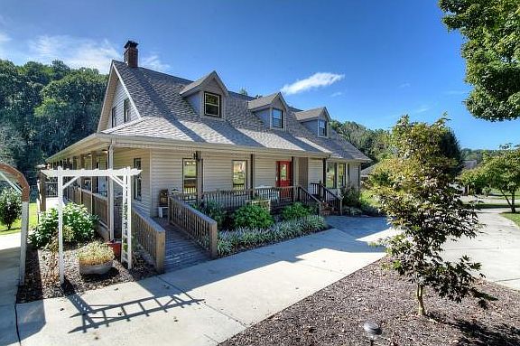 2nd image of 502 Deerfield Cir