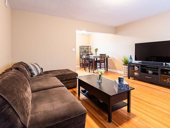 3rd image of 2642 W Foster Ave APT 305