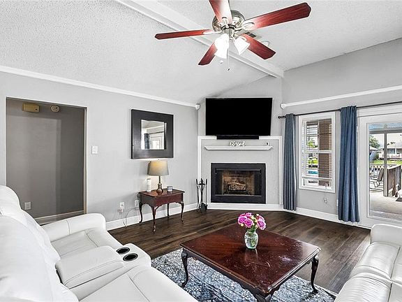 5th image of 204 Charles Ct