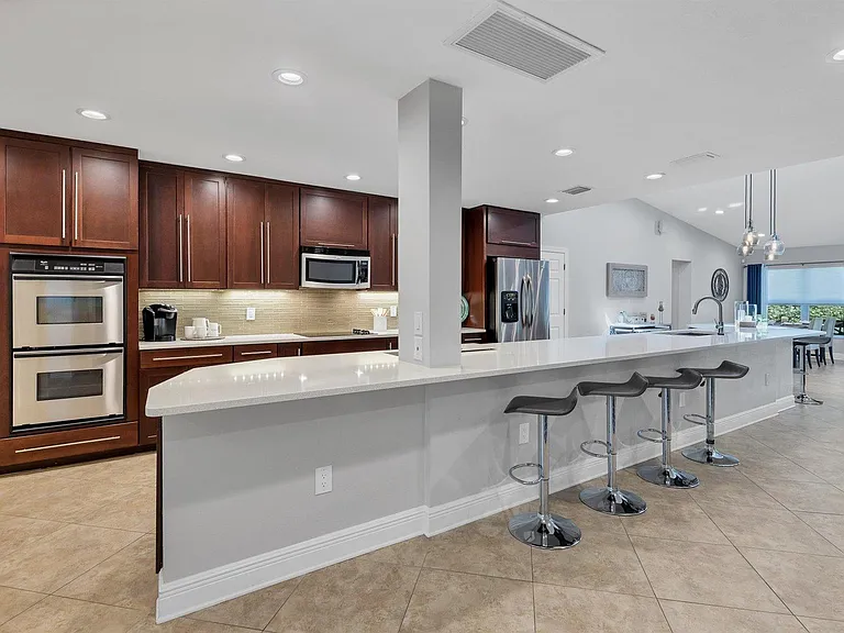 113 Harbor View Ln — Photo 4