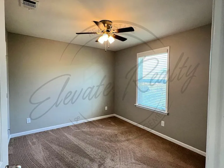 1676 Stonewater Dr — Photo 10