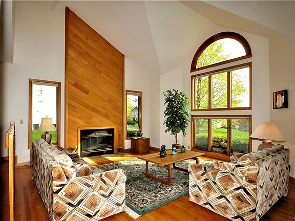 4th image of 8295 Prestwick Dr