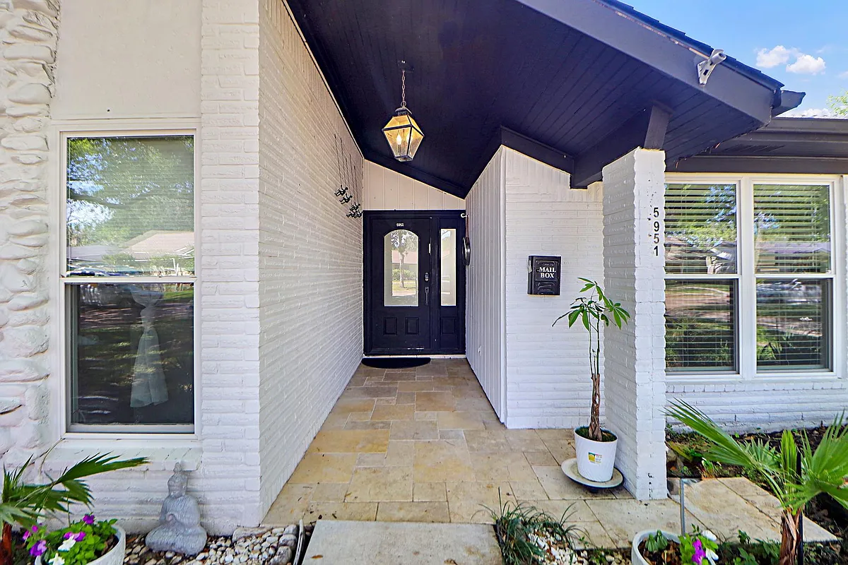 Photo 2 of 26 - 5951 Yarwell Dr - Houston, TX Building Photo - 5951 Yarwell Dr