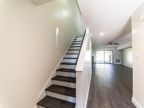 2nd image of 2420 Volunteer Pkwy APT 17