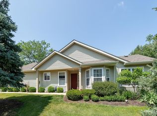 26 Rolling Oaks Rd #A, Sugar Grove, IL 60554