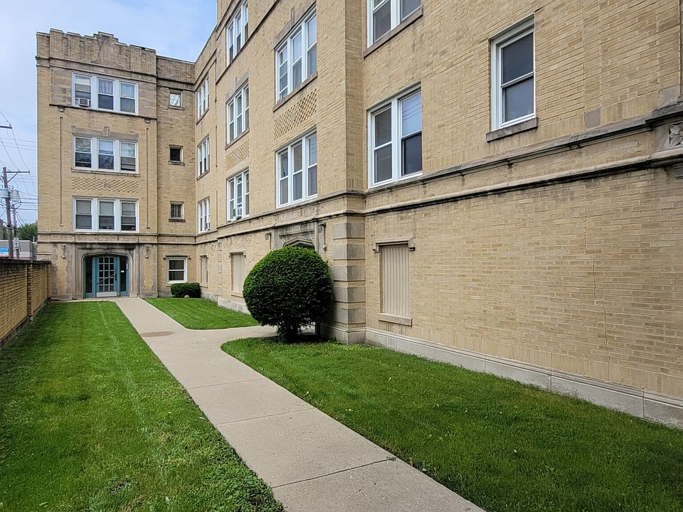 2nd image of 4414 N Whipple St APT 2N