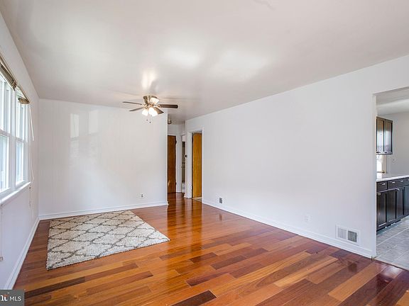 4th image of 4704 Lincoln Ave