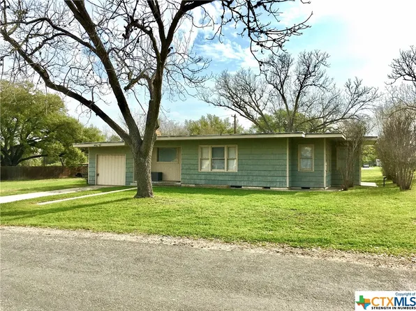 517 N Mount Auburn St, Goliad, TX 77963