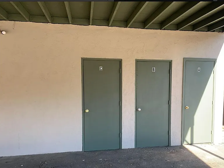 2405 Vera Cruz Dr — Photo 2