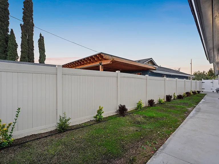2352 E Delia Ln — Photo 10