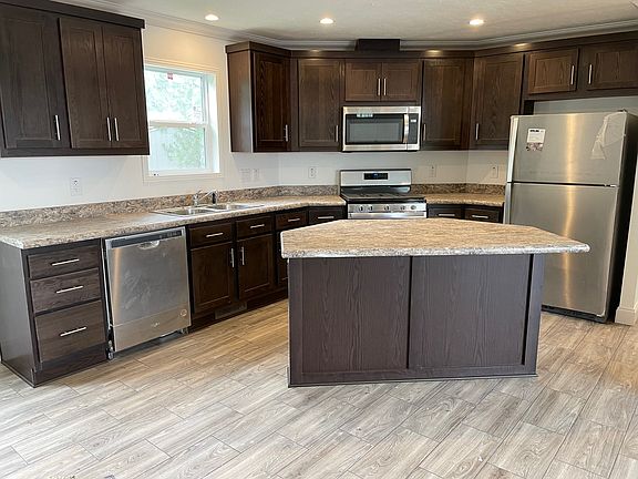 Kitchen Island, Stainless Appliances