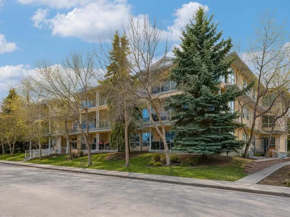 1919 E 31st St SW #304, Calgary, AB T3E 2M8