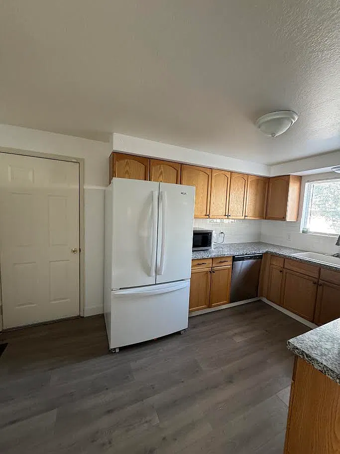 3 bed, 1213 sqft, $2,200 — Photo 2