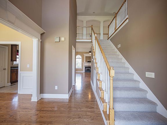 3rd image of 1354 Dunraven Dr