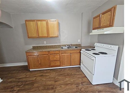 3rd image of 1105 NW 27th St