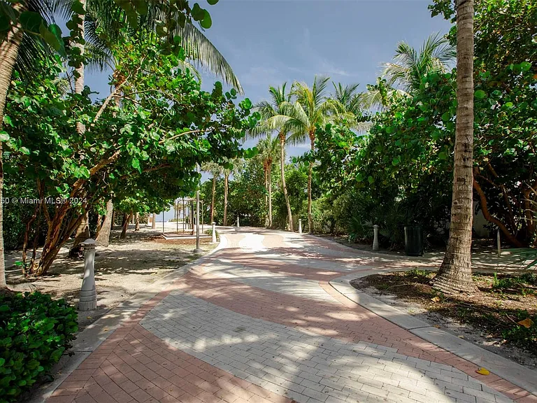 2899 Collins Ave #604 — Photo 7