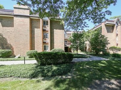 360 Claymoor APT 2C, Hinsdale, IL, 60521