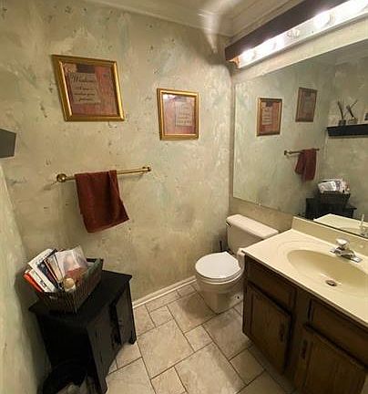 2nd image of 8310 Chestnut Farm Ln #2