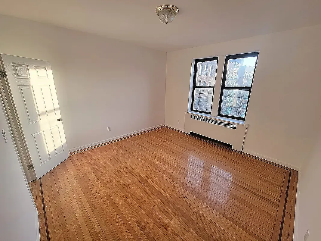 1310 Sheridan Avenue — Photo 3