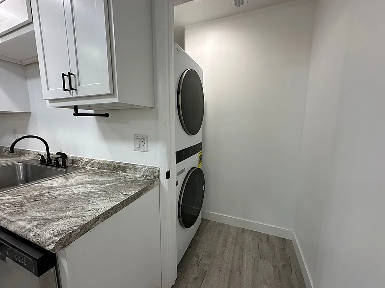 975 Lisa Ave — Photo 10