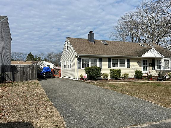 3rd image of 832 Chelsea St