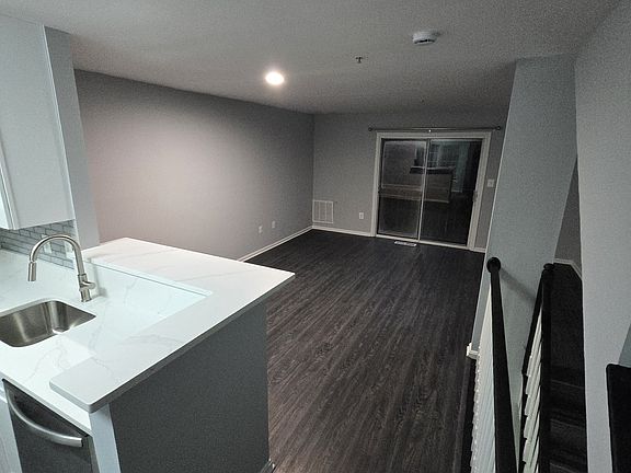 3rd image of 13906 Ascott Dr