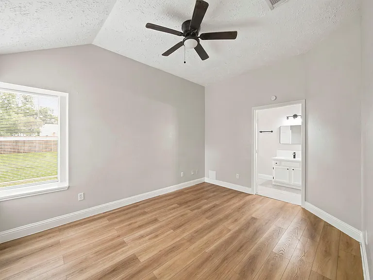 22039 Rivermead Dr — Photo 12
