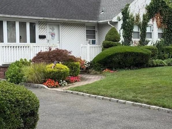 2960 Morgan Drive, Wantagh, NY 11793