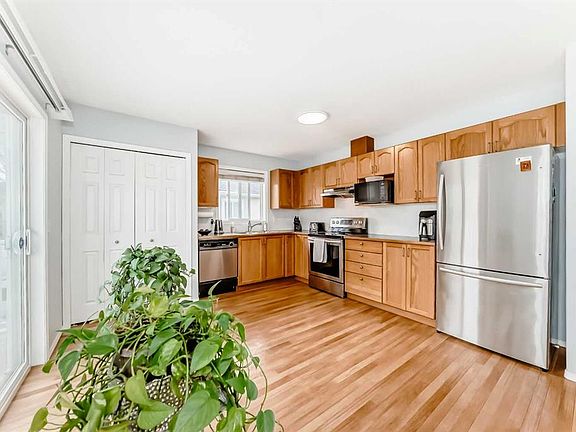 4th image of 6621 N Pinecliff Grv NE