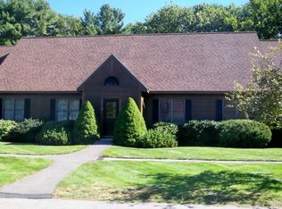11 Cheshire Meadows Ln, Kennebunk, ME 04043