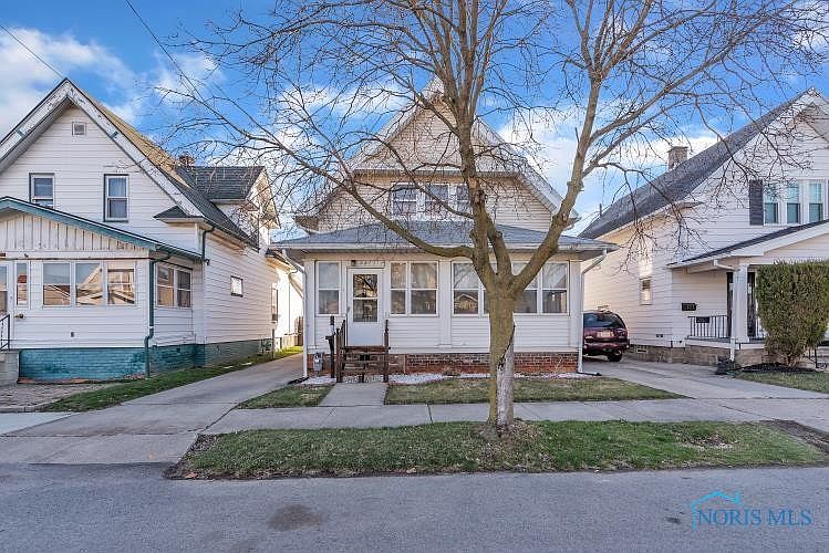 1st image of 221 Elgin Ave