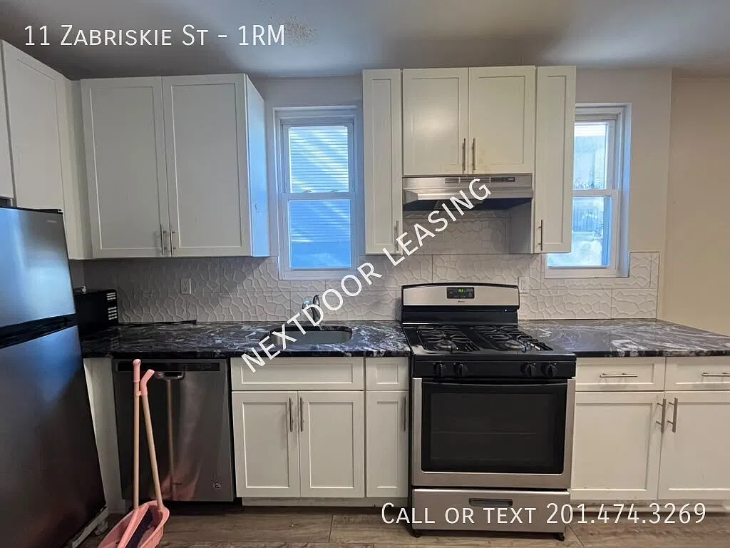 11 Zabriskie St — Photo 1