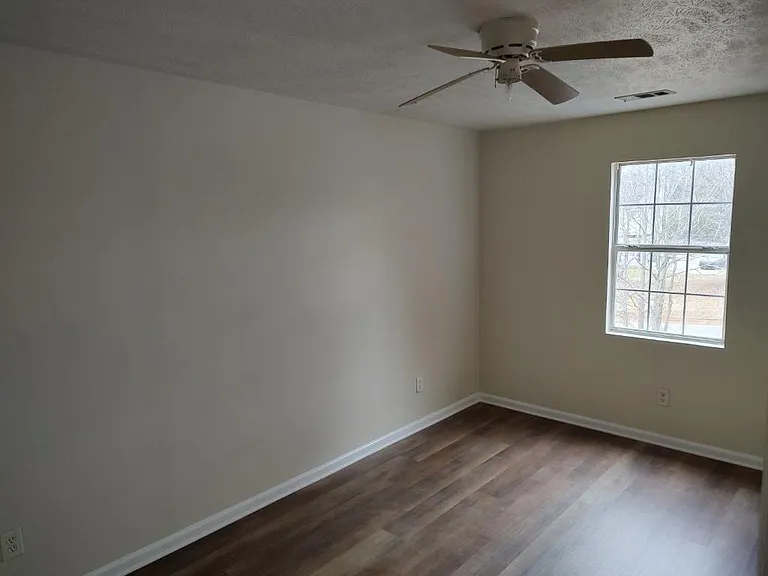 4957 N Redan Cir — Photo 10