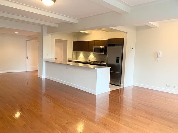 3rd image of 400 E 58th St APT 15D