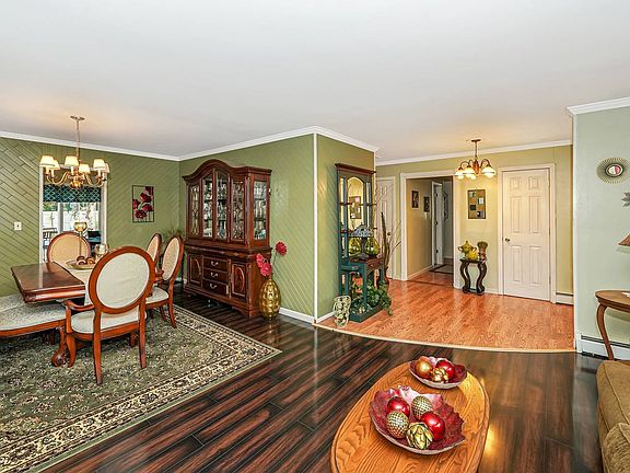 5th image of 4 Bradley Dr