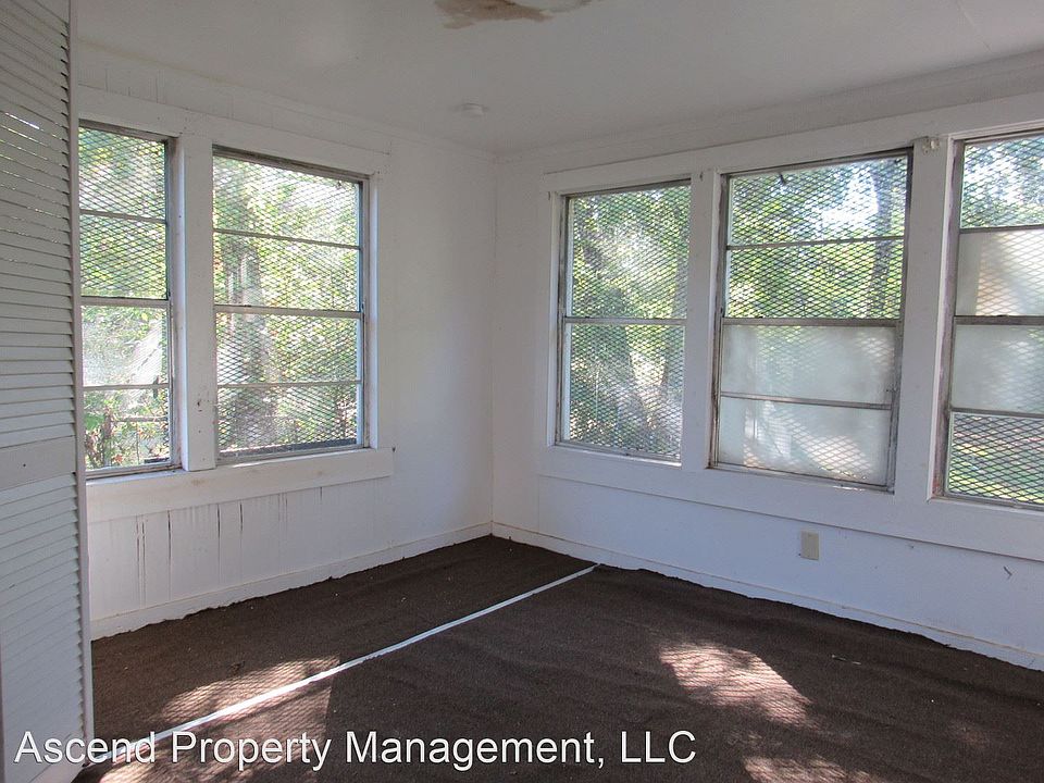 1st image of 820 W 23rd St