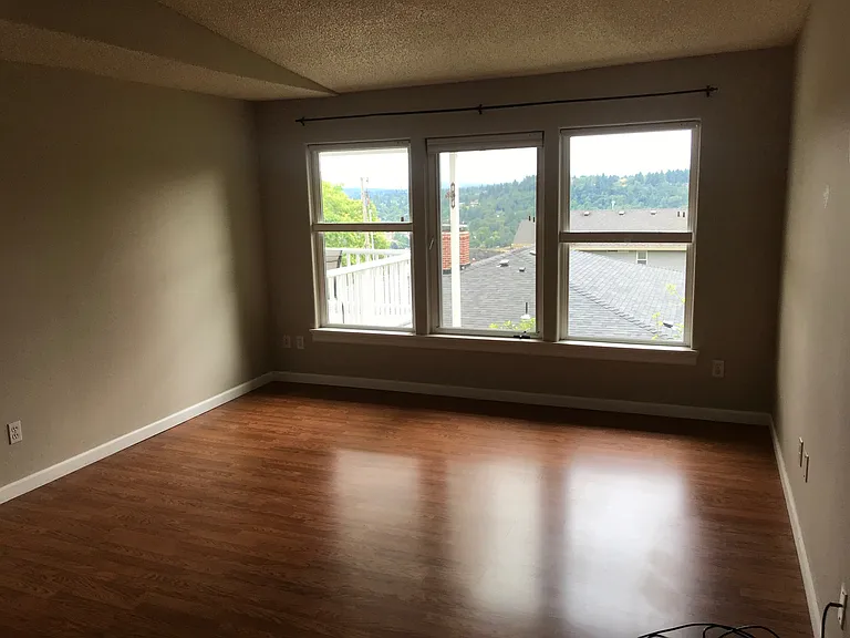 2090 Oak St — Photo 5