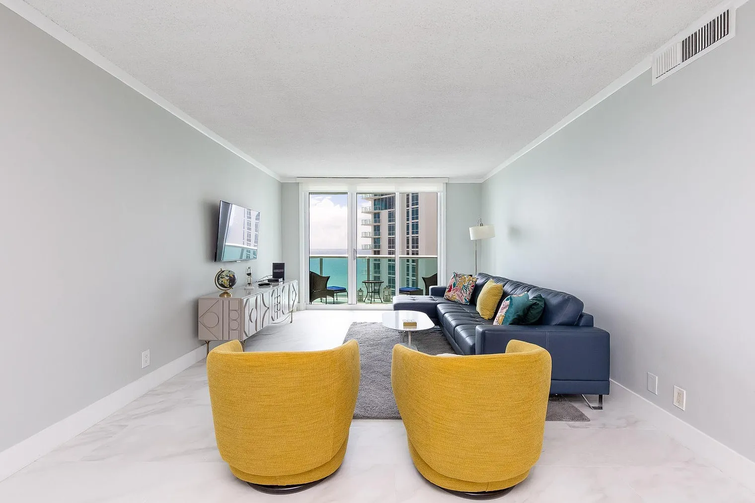 2 bed, 2.0 bath, 1237 sqft, $5,911 — Photo 1