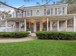 675 Pine Ct, Lake Bluff, IL
